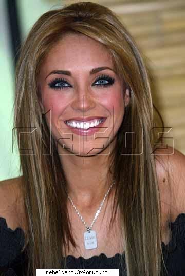 **PoZe** - mady_anny_anahi - Anahi