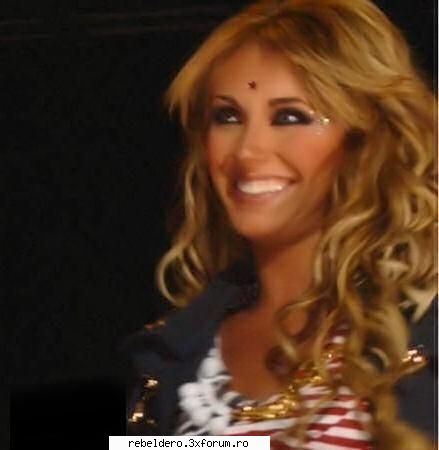 **PoZe** - miacolucci_barbiegirl2007 - Anahi
