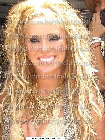**PoZe** - miacolucci_barbiegirl2007 - Anahi