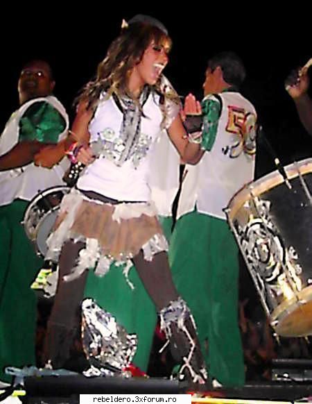 **PoZe** - miacolucci_barbiegirl2007 - Anahi