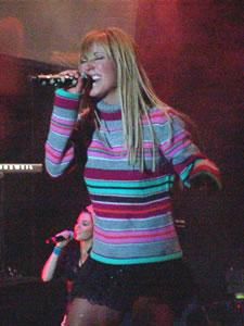 **PoZe** - asa era de frig???? - Anahi
