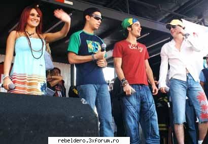 Poze RBD Rebelde! - Ce doolce e Pollito aici......:) - RBD-Rebelde